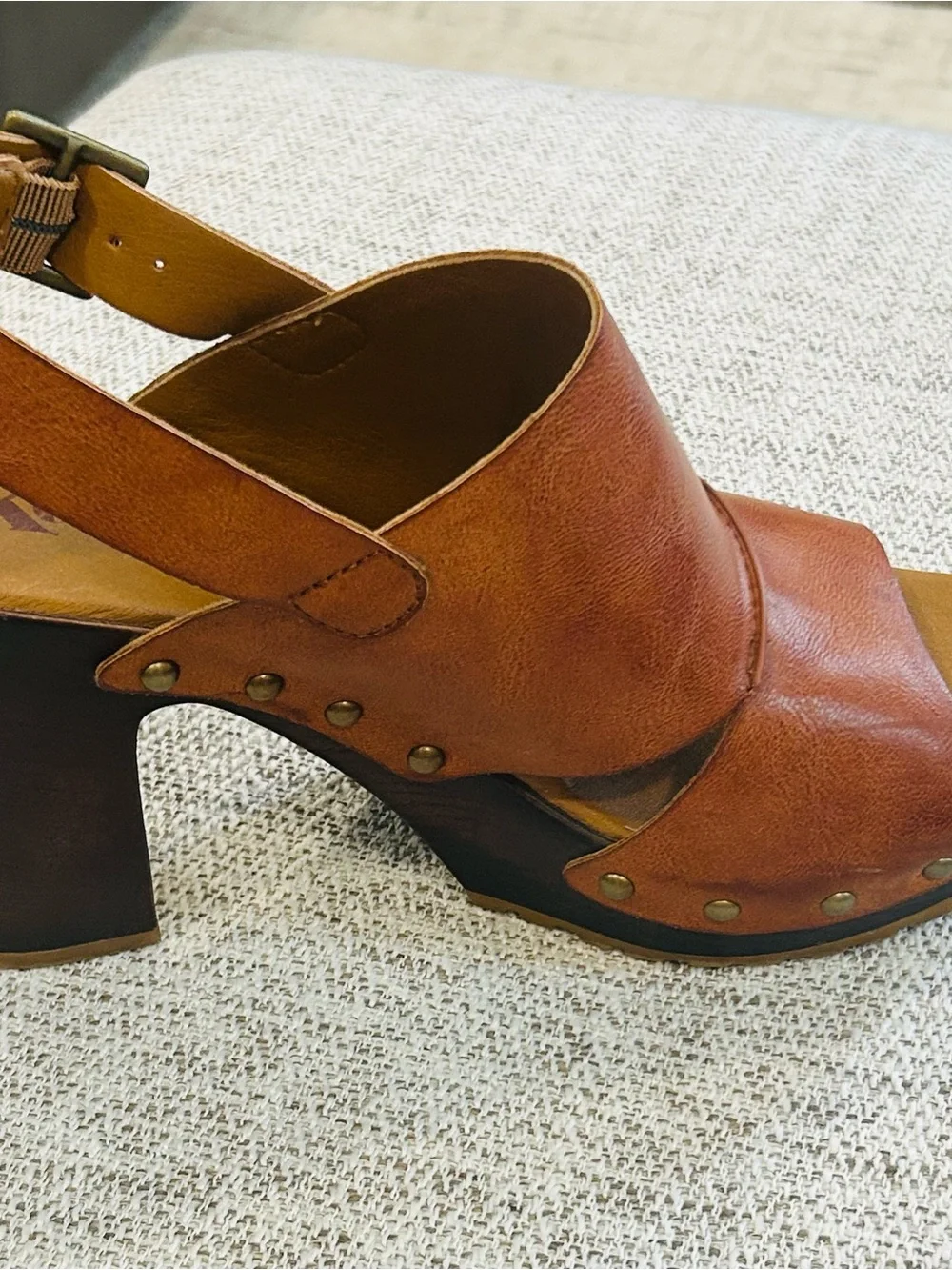 Korks Women's Brown Leather Platform Clog Sandals